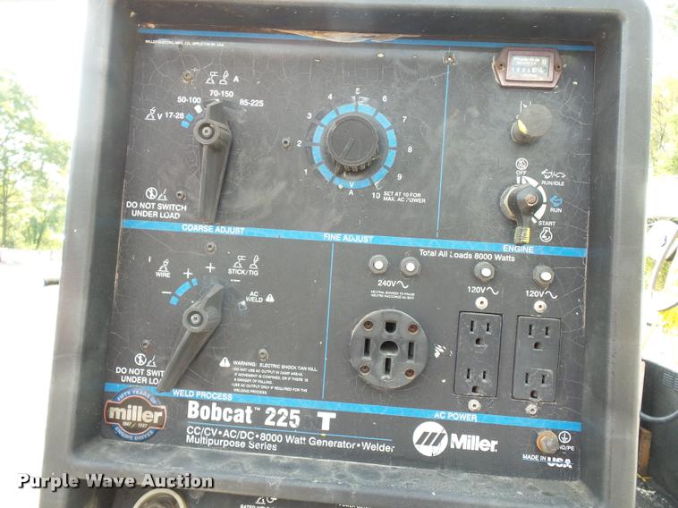 image for item L3525 2005 GMC C7500 service truck with crane