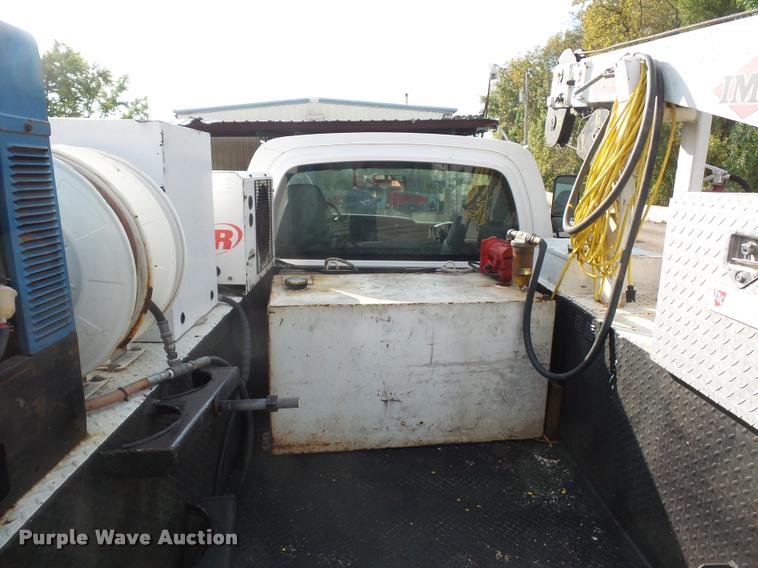 image for item L3525 2005 GMC C7500 service truck with crane