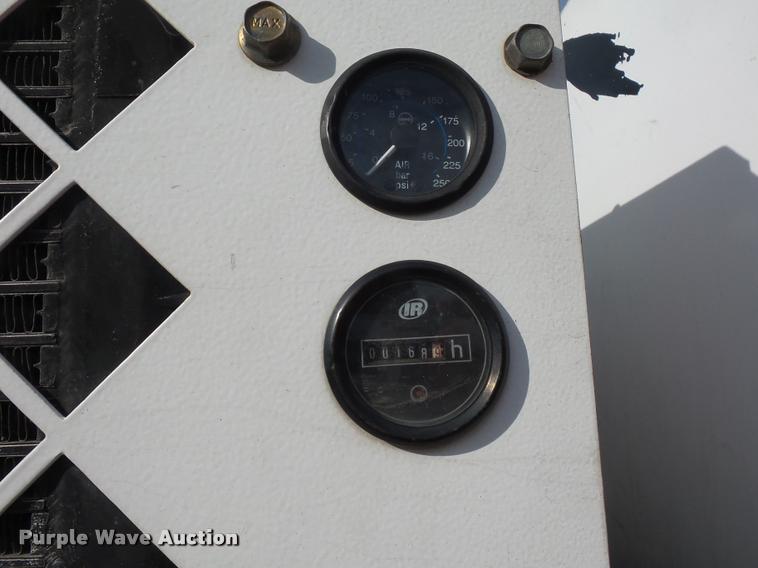 image for item L3525 2005 GMC C7500 service truck with crane