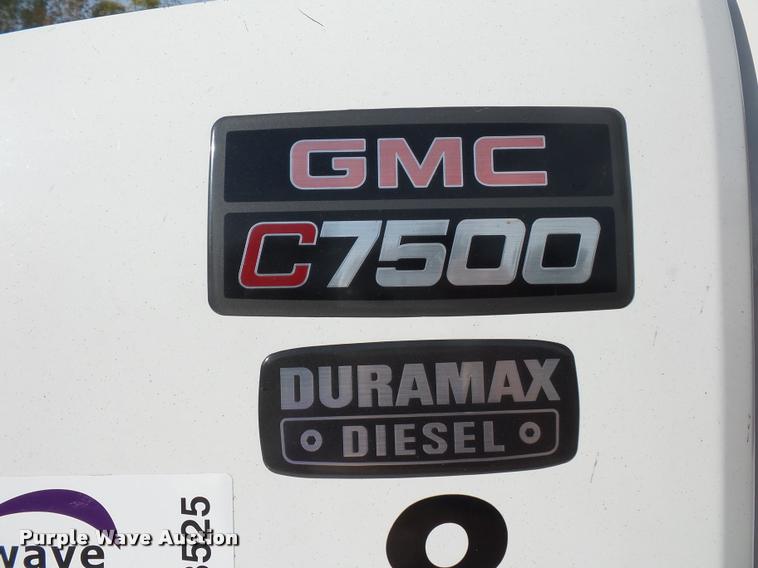 image for item L3525 2005 GMC C7500 service truck with crane
