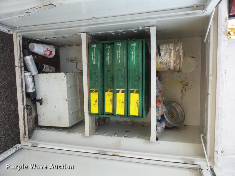 image for item L3525 2005 GMC C7500 service truck with crane