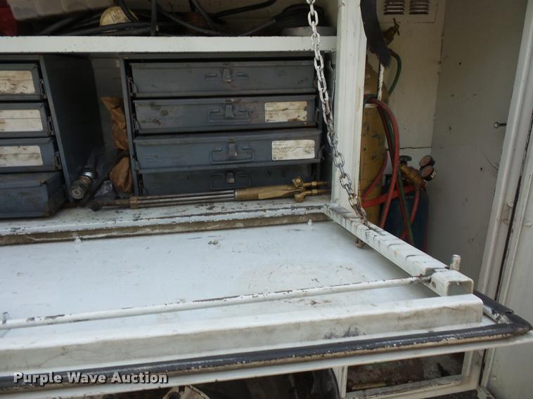 image for item L3525 2005 GMC C7500 service truck with crane