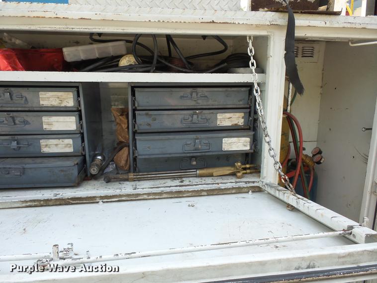 image for item L3525 2005 GMC C7500 service truck with crane