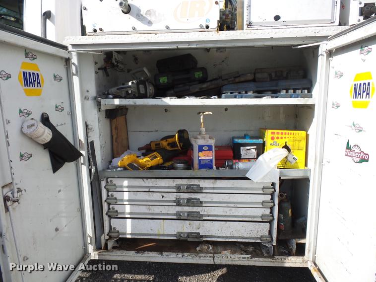 image for item L3525 2005 GMC C7500 service truck with crane