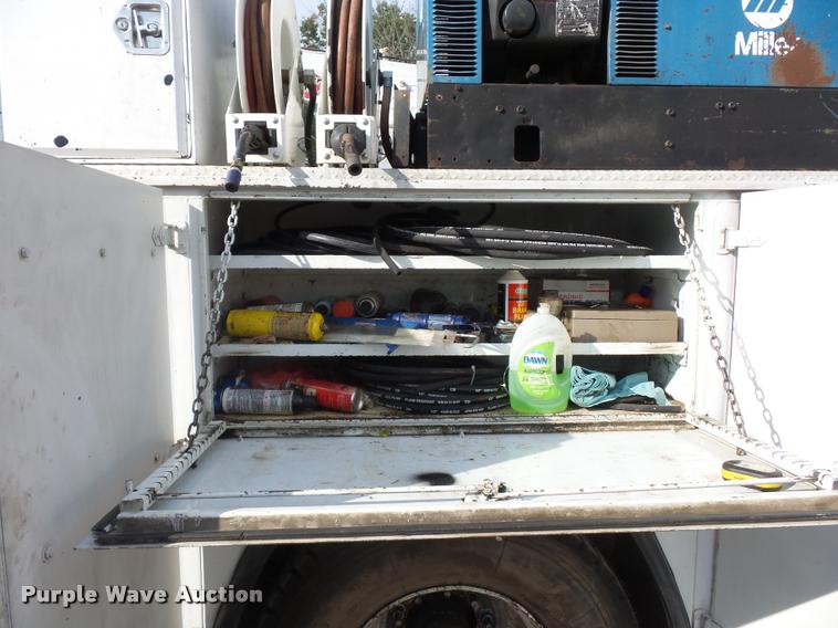 image for item L3525 2005 GMC C7500 service truck with crane