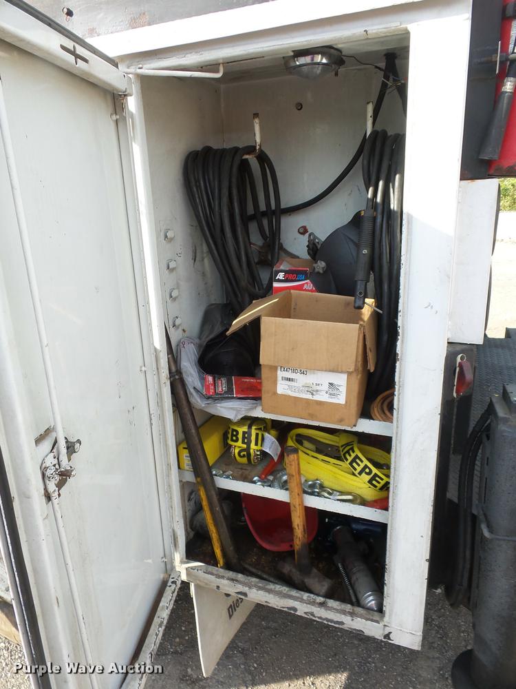 image for item L3525 2005 GMC C7500 service truck with crane