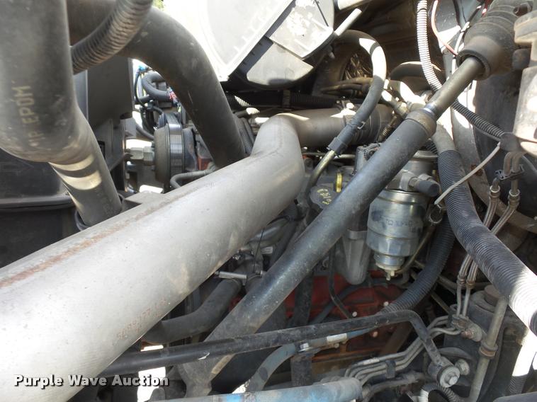 image for item L3525 2005 GMC C7500 service truck with crane