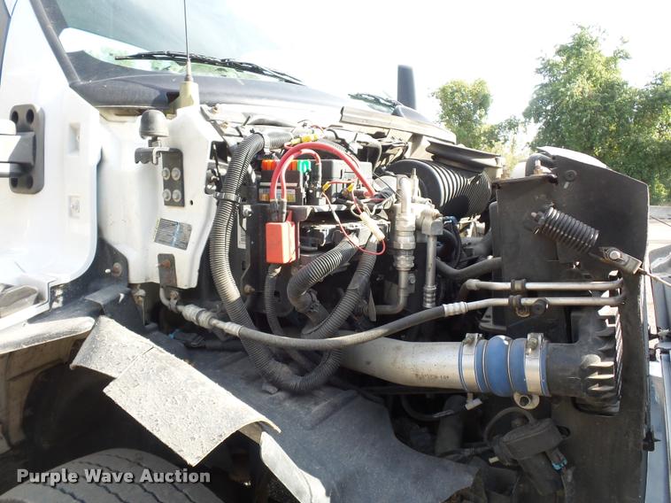 image for item L3525 2005 GMC C7500 service truck with crane