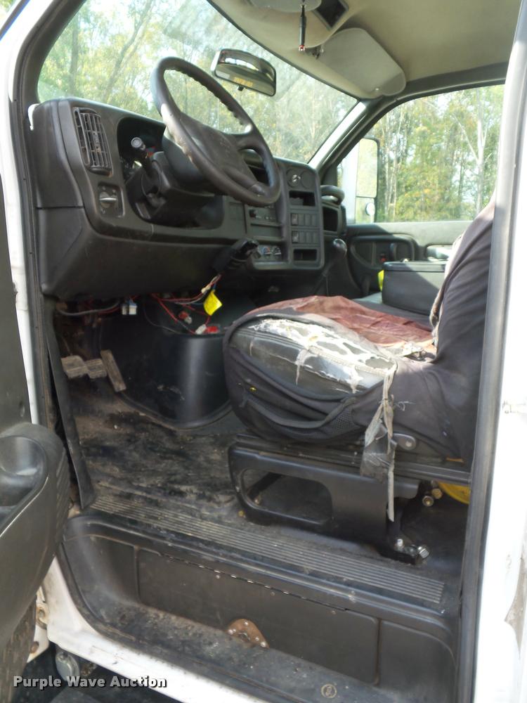 image for item L3525 2005 GMC C7500 service truck with crane