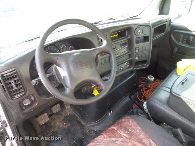 image for item L3525 2005 GMC C7500 service truck with crane