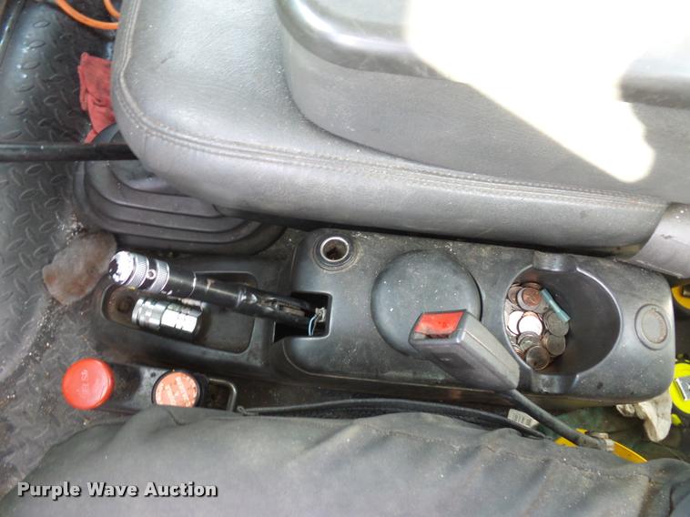 image for item L3525 2005 GMC C7500 service truck with crane