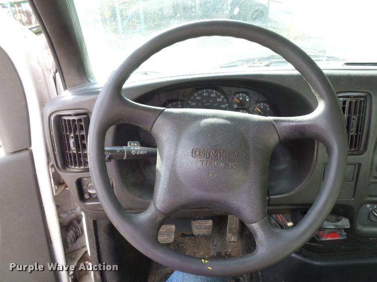 image for item L3525 2005 GMC C7500 service truck with crane