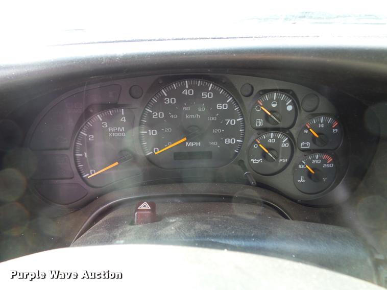 image for item L3525 2005 GMC C7500 service truck with crane