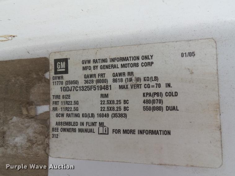 image for item L3525 2005 GMC C7500 service truck with crane