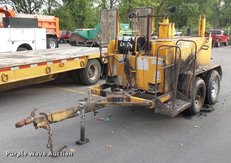 image for item L3526 LeeBoy crack seal pot