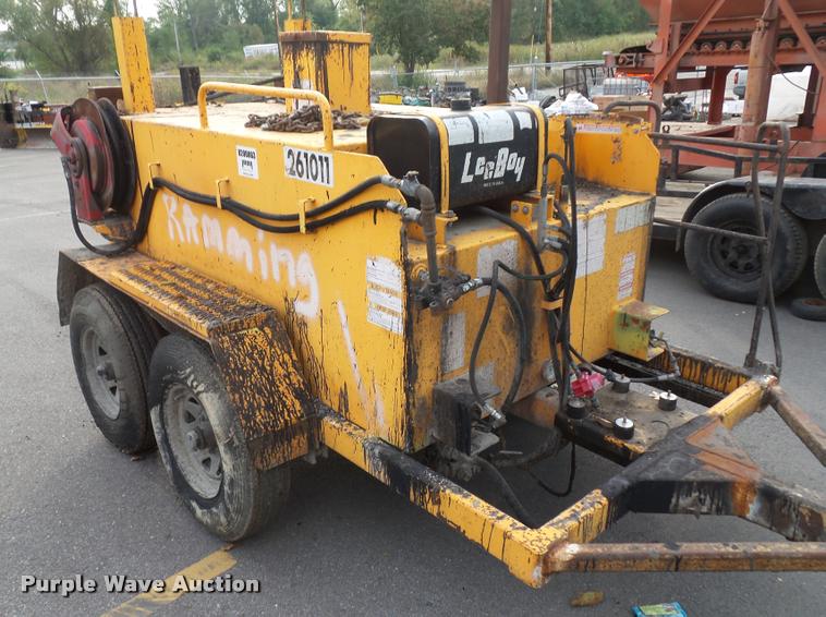 image for item L3526 LeeBoy crack seal pot