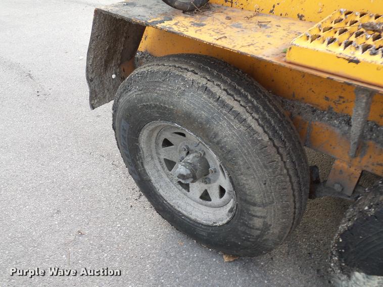 image for item L3526 LeeBoy crack seal pot