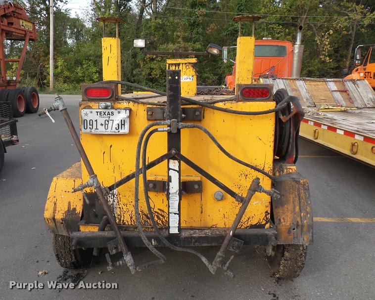 image for item L3526 LeeBoy crack seal pot