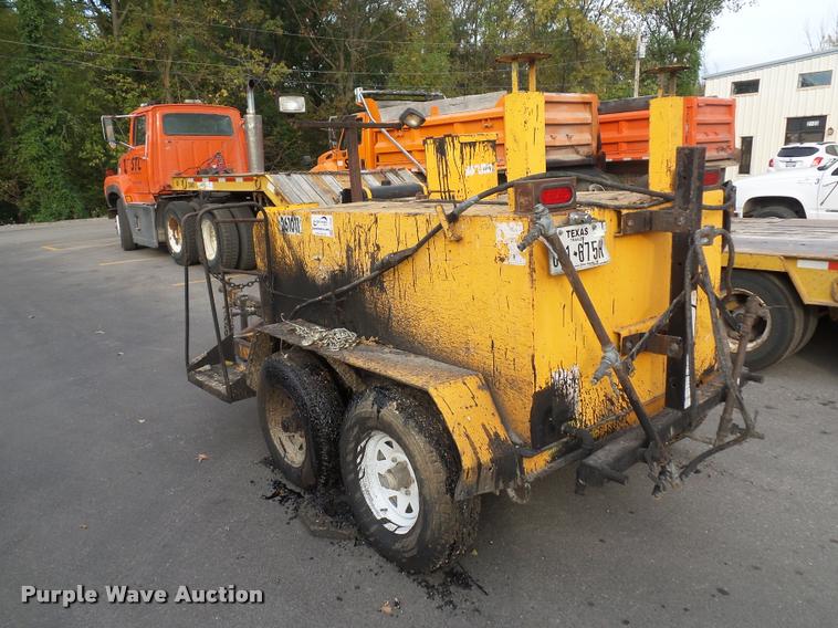 image for item L3526 LeeBoy crack seal pot