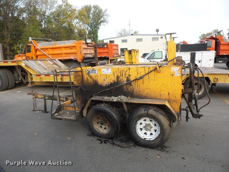 image for item L3526 LeeBoy crack seal pot