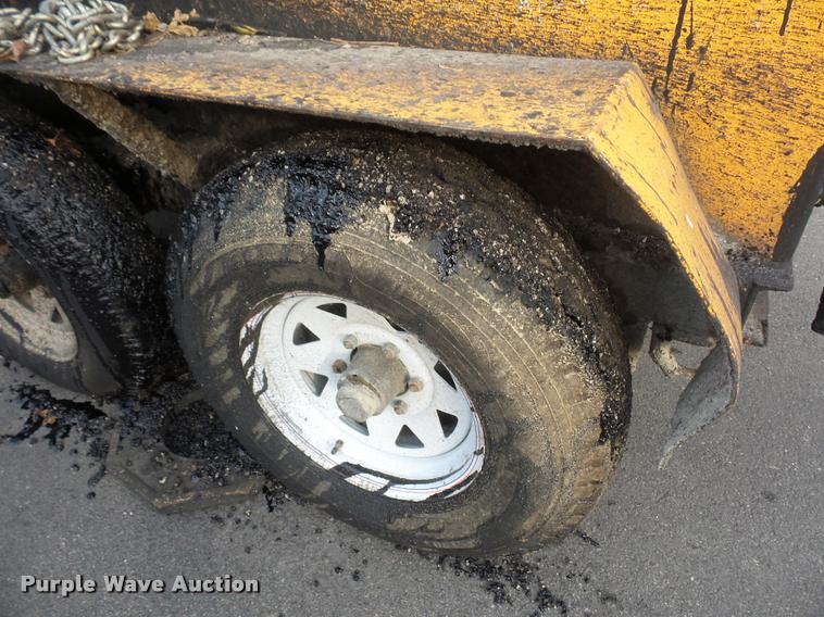 image for item L3526 LeeBoy crack seal pot