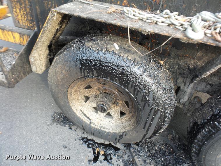 image for item L3526 LeeBoy crack seal pot