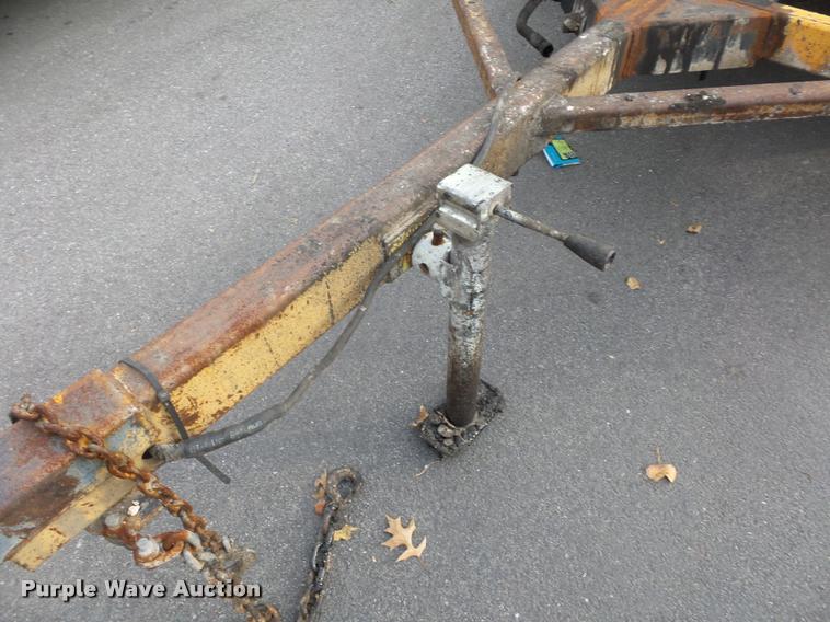 image for item L3526 LeeBoy crack seal pot