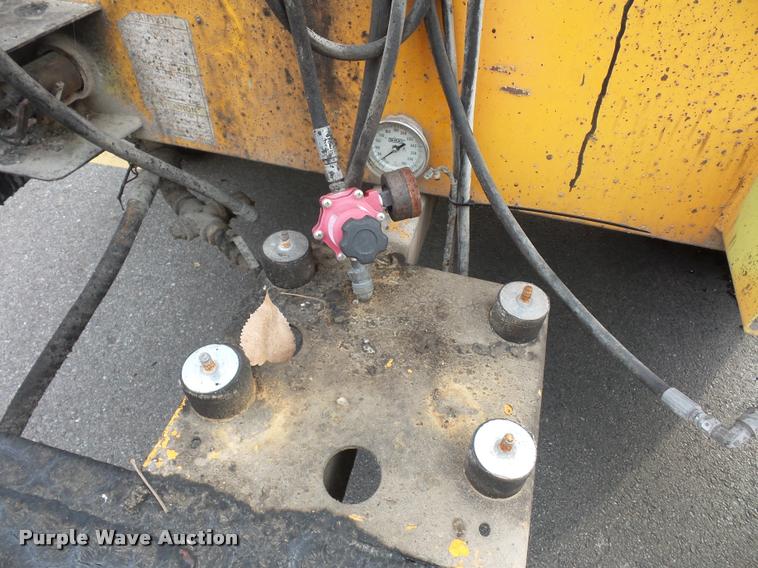 image for item L3526 LeeBoy crack seal pot