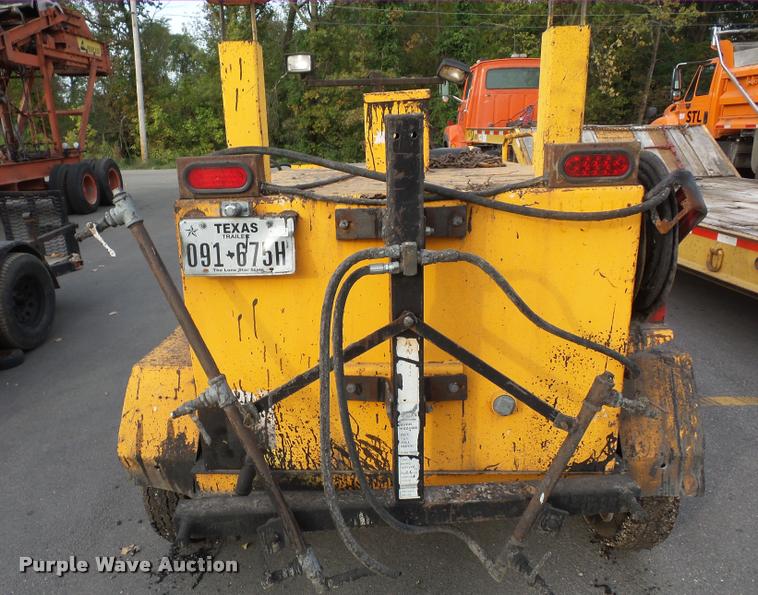 image for item L3526 LeeBoy crack seal pot