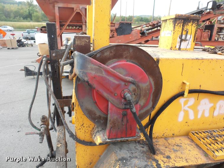 image for item L3526 LeeBoy crack seal pot