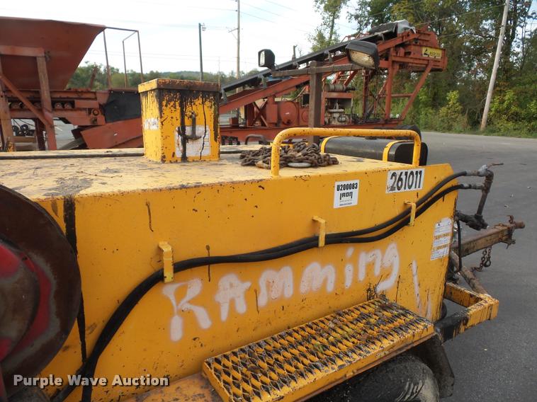 image for item L3526 LeeBoy crack seal pot