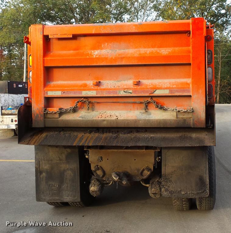 image for item L3527 2004 International 7400 dump truck