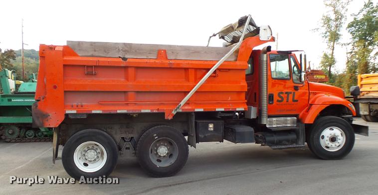 image for item L3527 2004 International 7400 dump truck