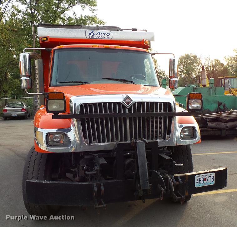 image for item L3527 2004 International 7400 dump truck