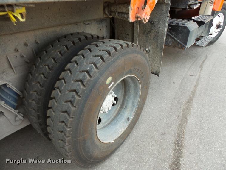 image for item L3527 2004 International 7400 dump truck