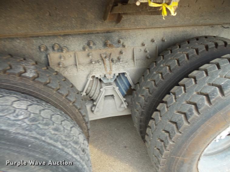 image for item L3527 2004 International 7400 dump truck