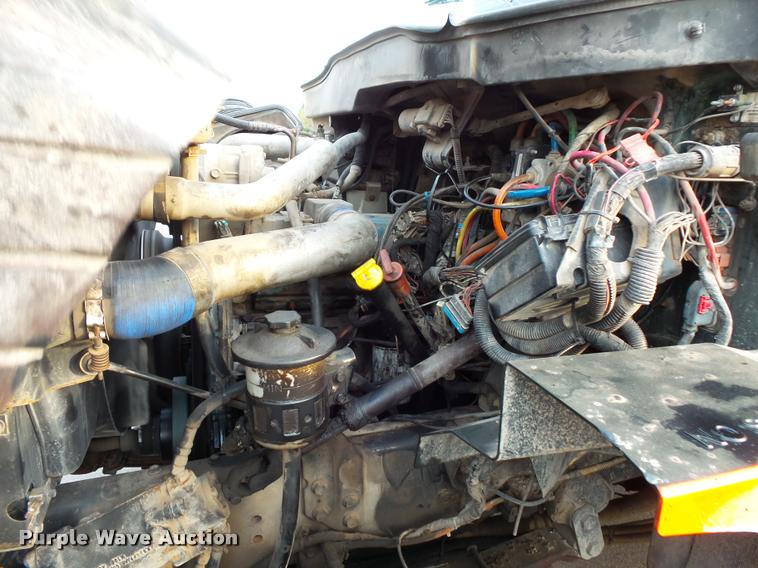 image for item L3527 2004 International 7400 dump truck