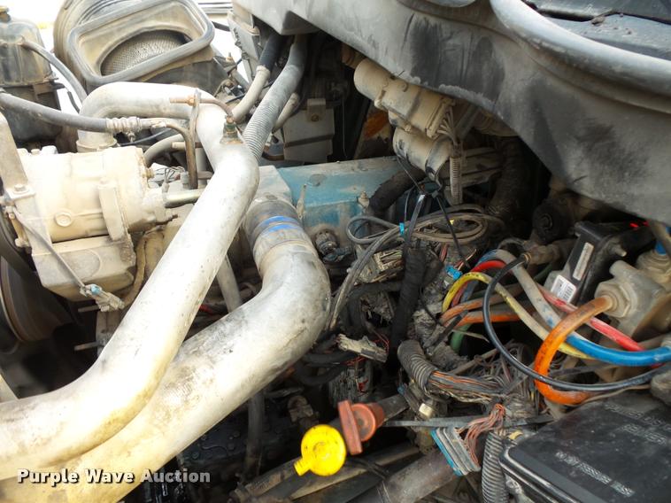 image for item L3527 2004 International 7400 dump truck