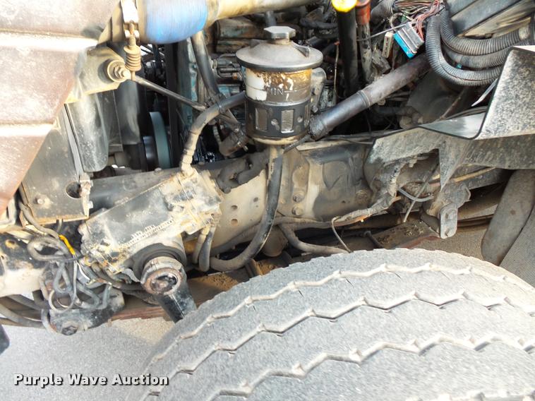 image for item L3527 2004 International 7400 dump truck