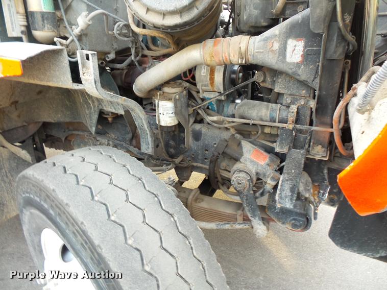 image for item L3527 2004 International 7400 dump truck