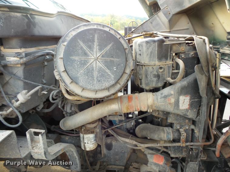 image for item L3527 2004 International 7400 dump truck