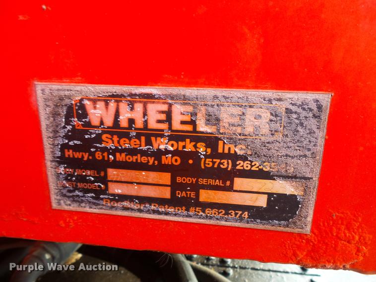 image for item L3527 2004 International 7400 dump truck