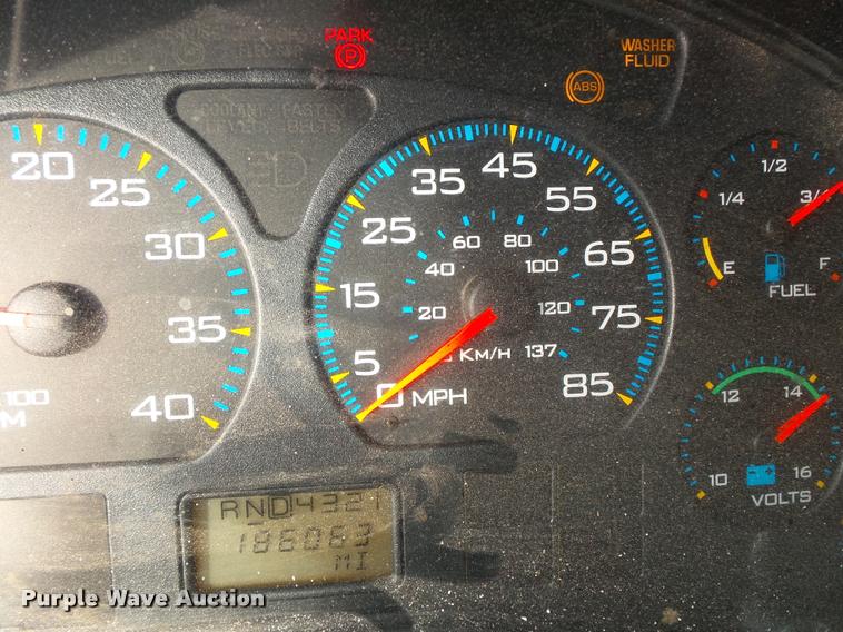 image for item L3527 2004 International 7400 dump truck