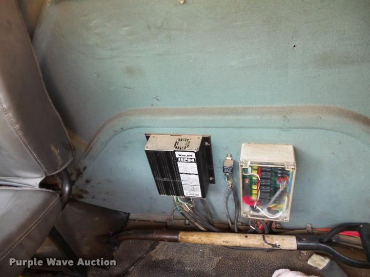 image for item L3527 2004 International 7400 dump truck