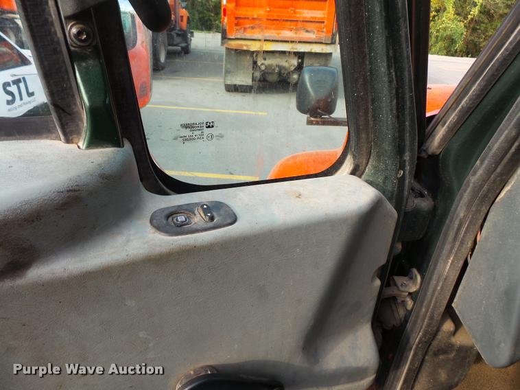 image for item L3527 2004 International 7400 dump truck