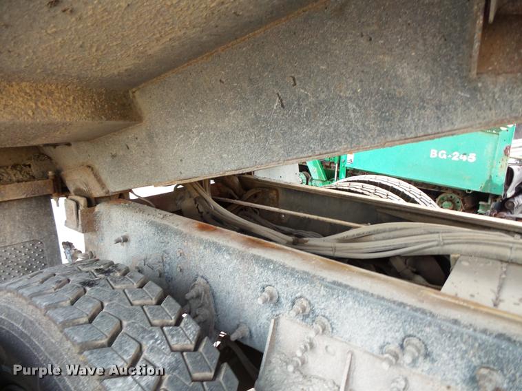 image for item L3527 2004 International 7400 dump truck