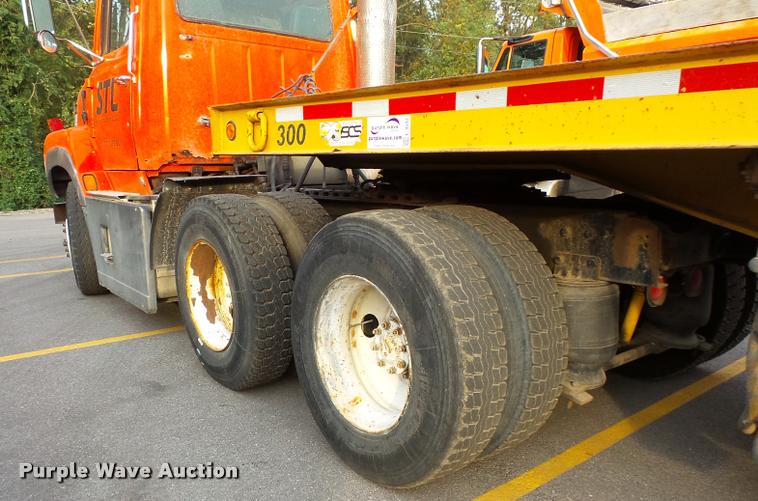 image for item L3528 1995 Ford LTA9000 AeroMax 106 semi truck