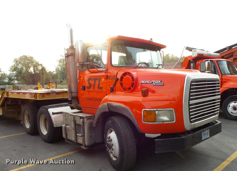 image for item L3528 1995 Ford LTA9000 AeroMax 106 semi truck