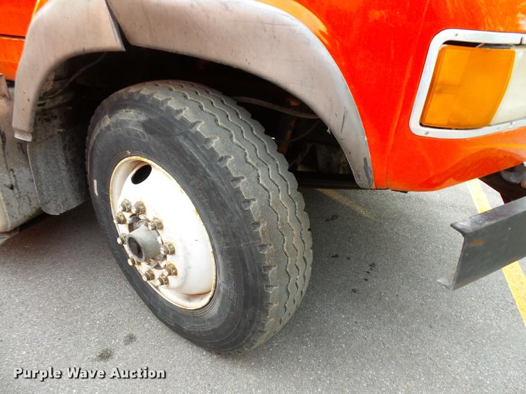 image for item L3528 1995 Ford LTA9000 AeroMax 106 semi truck