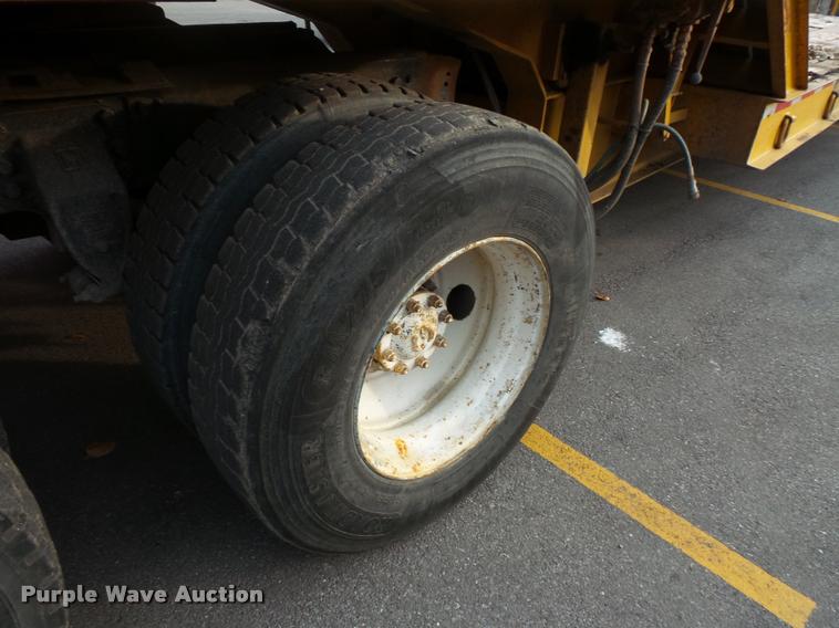 image for item L3528 1995 Ford LTA9000 AeroMax 106 semi truck